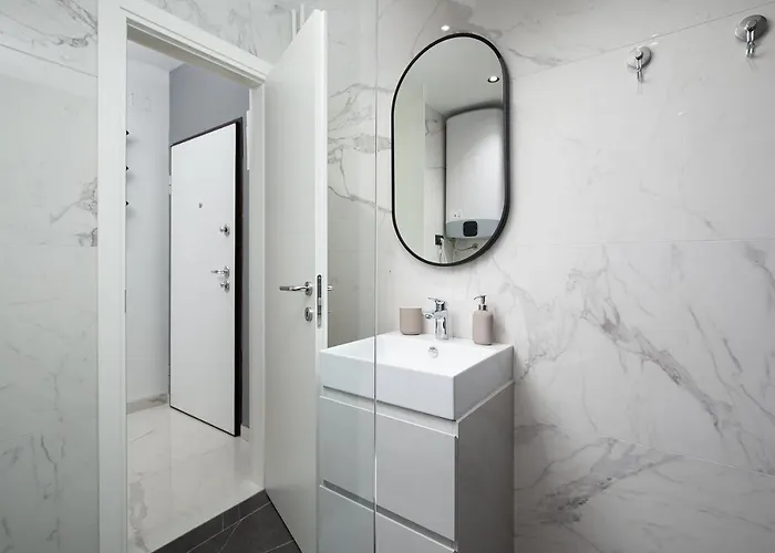 Sena Luxury 아파트 풀라